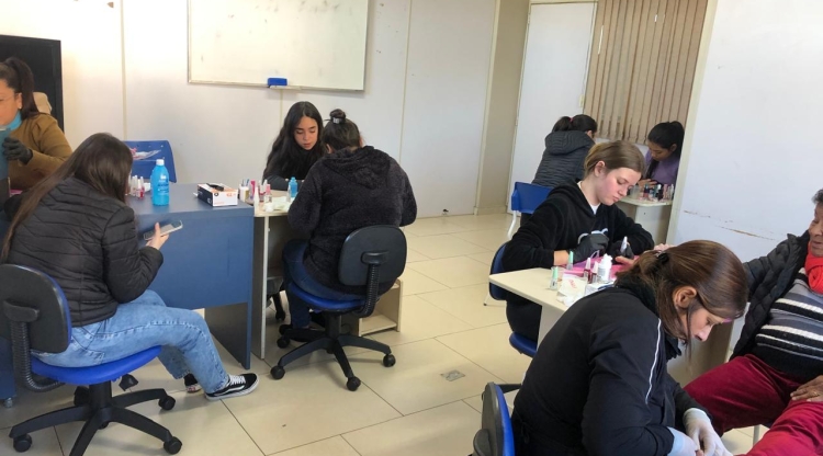 Aulas Práticas - Curso: MANICURE E PEDICURE